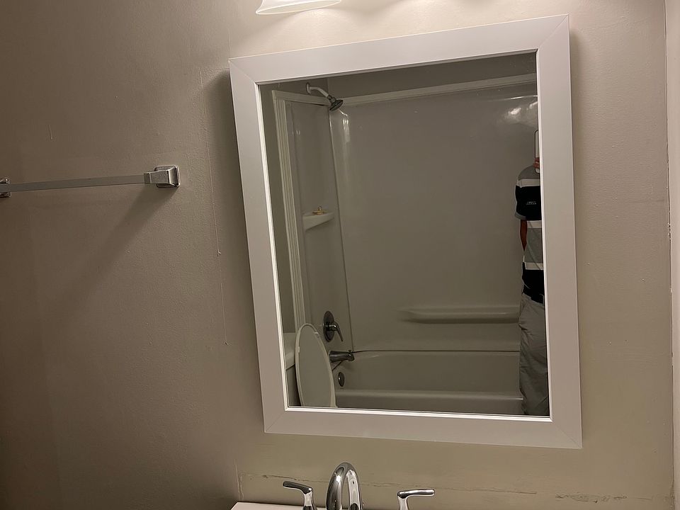 1st image of 104 Chesterfield Ct APT 21