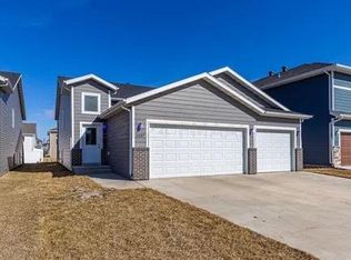 1557 69th Ave S, Fargo, ND 58104