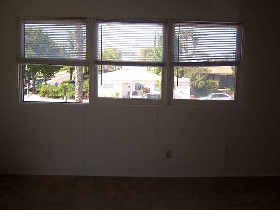 3rd image of 1604 1/2 Pacific Beach Dr