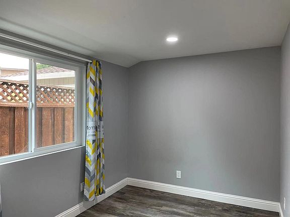 4th image of 375 Lastreto Ave Unit B