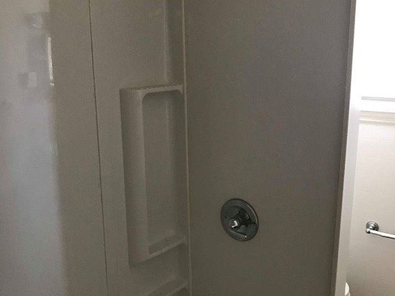 5th image of 1029 W Washington St APT 4