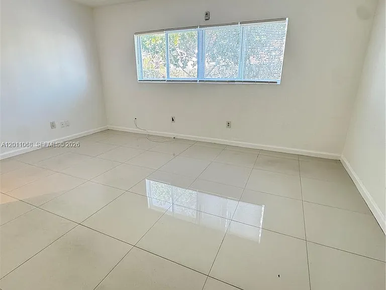 8035 Crespi Blvd #9 — Photo 5