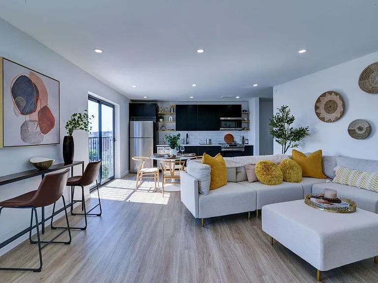 556 Market St #4C — Photo 3