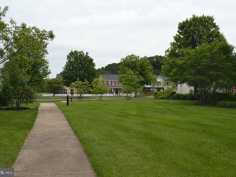 806 Wren Ln — Photo 31