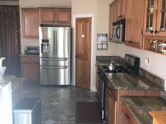 5th image of 950 Marshall Lakes Dr