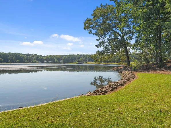 242 Lakeview Dr, Sanford, NC 27332