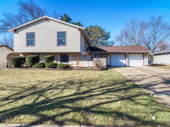 182 Lockwood Ln, Bloomingdale, IL 60108