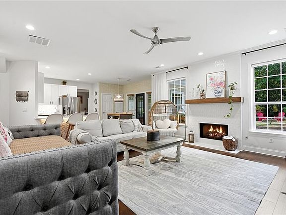 3rd image of 184 Parkstone Way