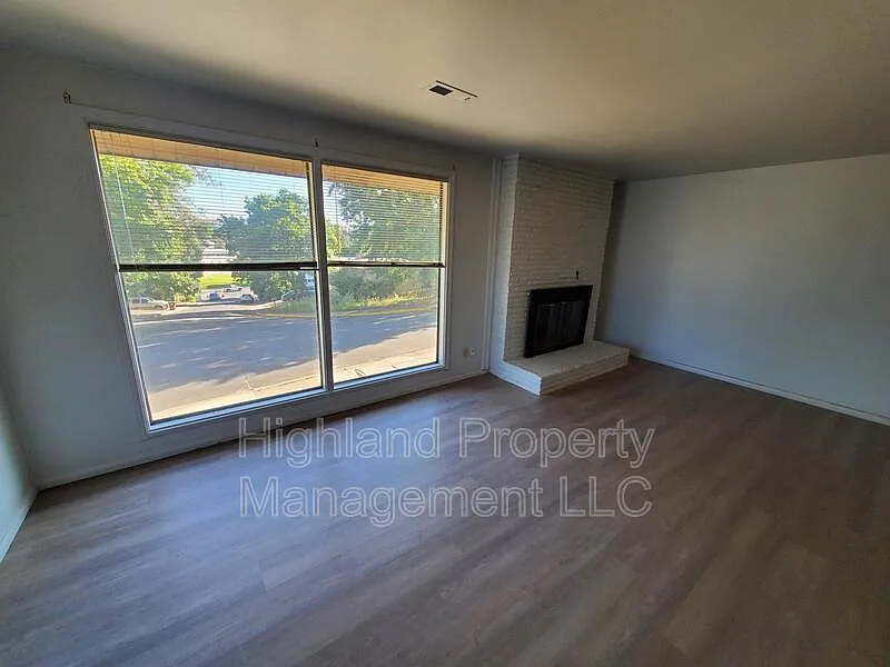 Building Photo - 1705 NE Wheatland Dr #A