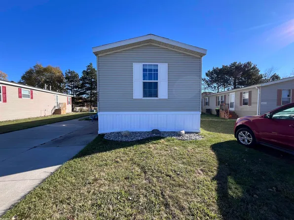 44604 Bonaparte Dr, Macomb, MI 48044