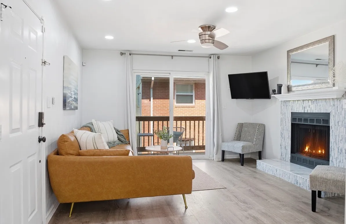 2 bed, 1200 sqft, $2,450 — Photo 2