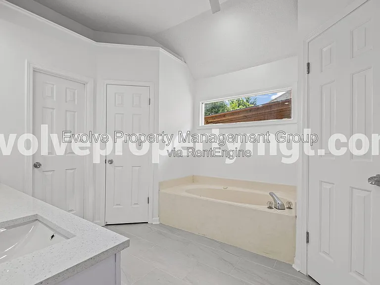 330 Bendigo Dr — Photo 18