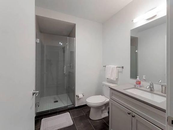 4th image of 810 N Milwaukee Ave