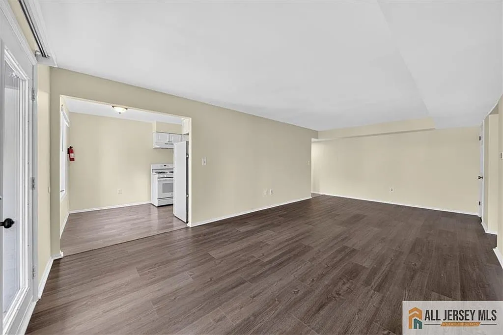 2 bed, 2.0 bath, $2,400 — Photo 4