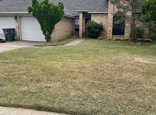 4233 Warwick Ln, Bryan, TX 77802