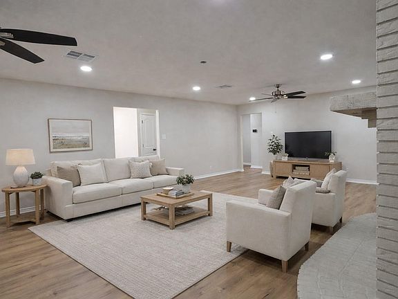 3rd image of 8708 W Fox Rd