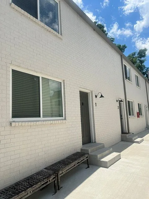 2 bed, 2.5 bath, 1350 sqft, $2,495 — Photo 2