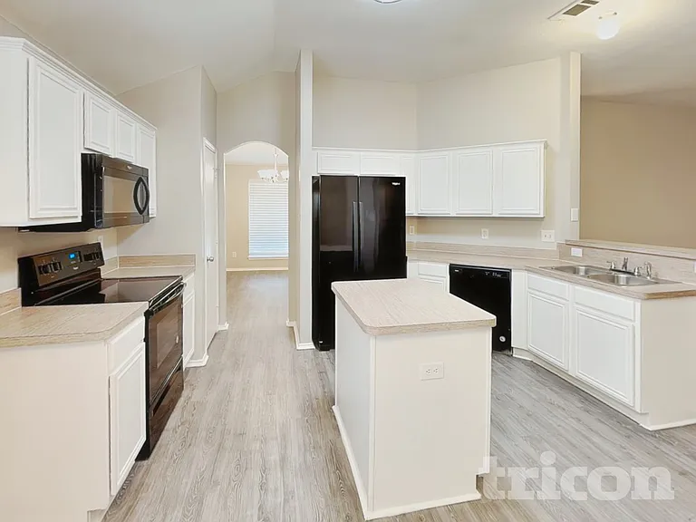 1563 Nottingham Dr — Photo 8