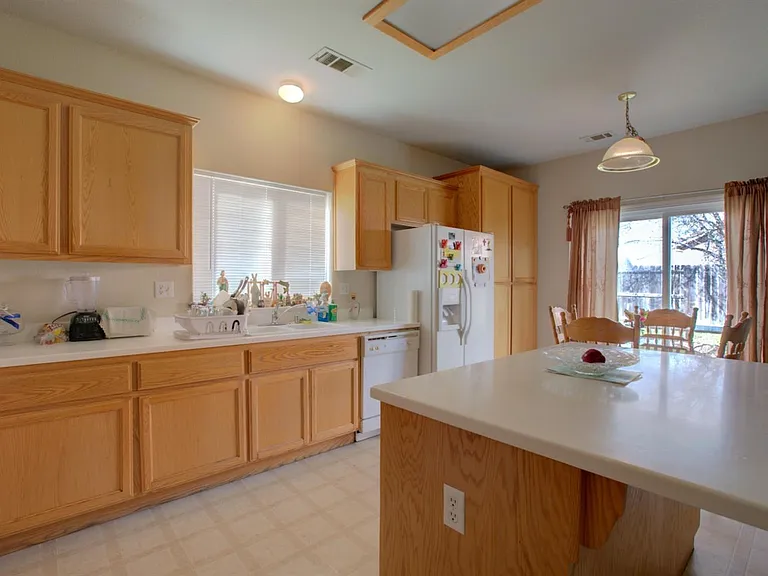 1113 Edith Ct — Photo 6