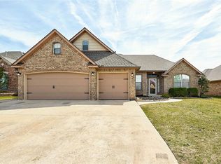 1108 Lanie Ln, Moore, OK 73160