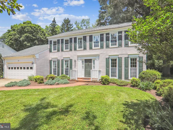 9117 Willow Pond Ln, Rockville, MD 20854