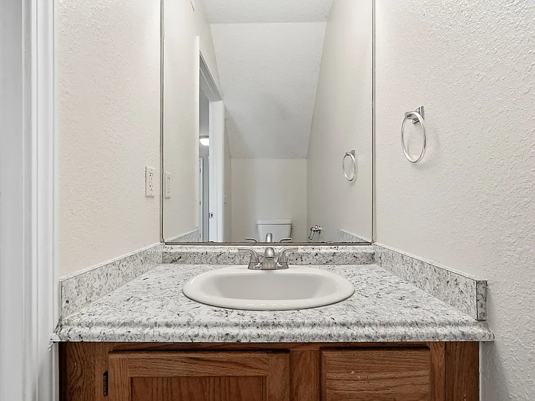 1807 Whispering Oaks Ln — Photo 18