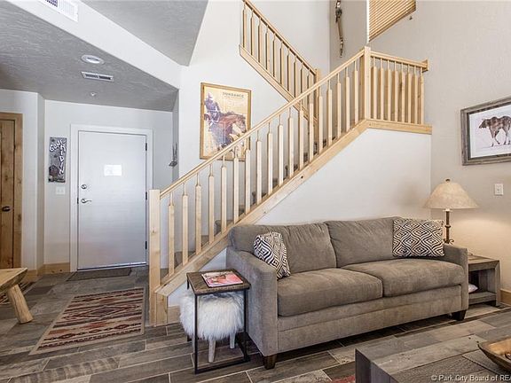 4th image of 5975 N Fox Point Cir #C1