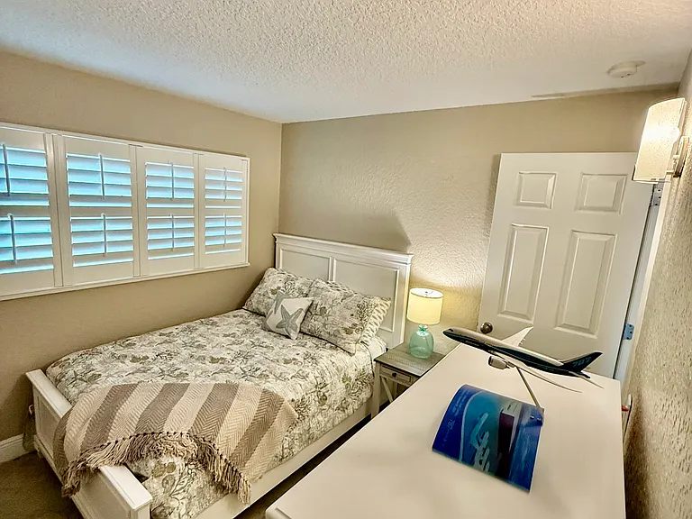 4181 Saxon Dr — Photo 23