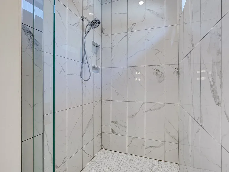 101 Pont Neuf Ct — Photo 37