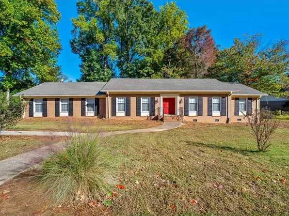 209 Parliament Rd, Greenville, SC 29615