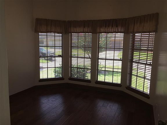 3rd image of 6803 Gleneagles Dr