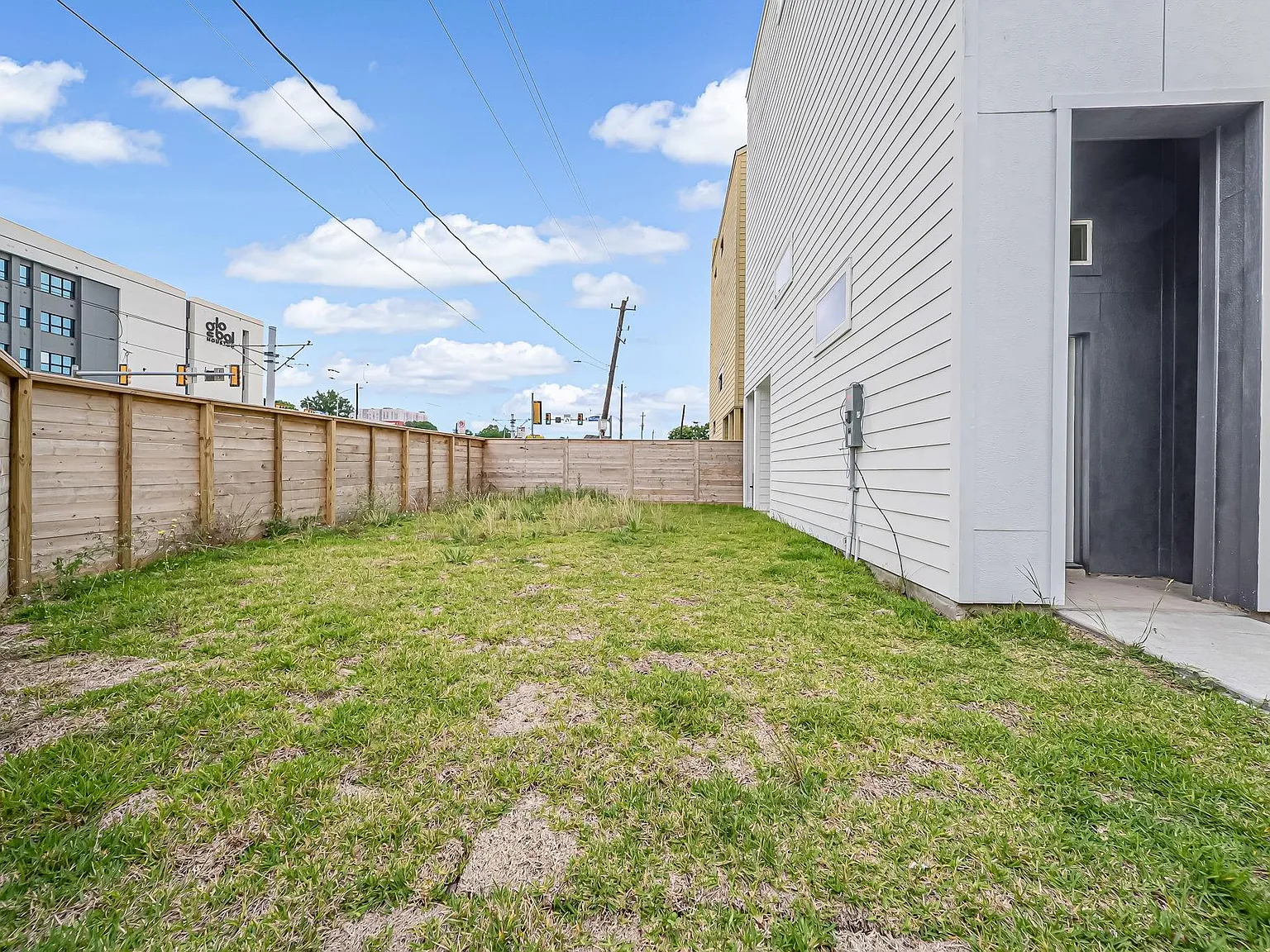 3 bed, 3.5 bath, 1941 sqft, $2,700 — Photo 4