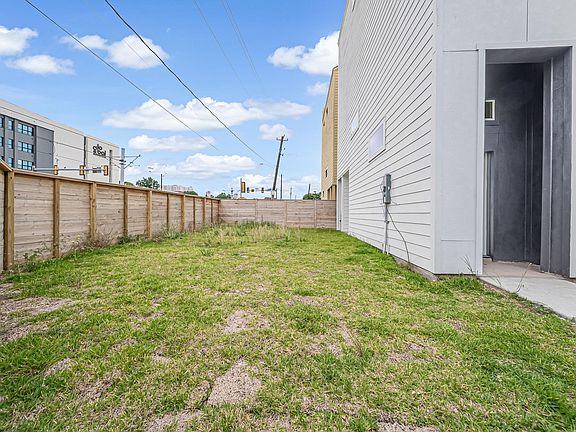 4th image of 3468 Bremond St