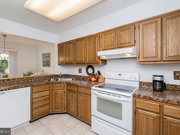 5th image of 2248 N Tollgate Cir