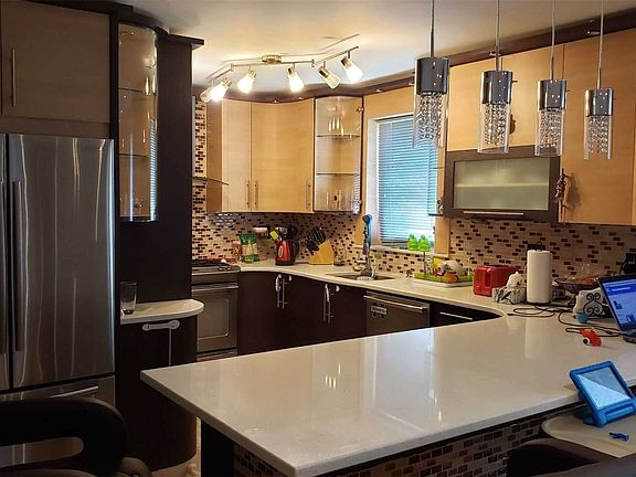 4th image of 2369 E 19th St #1
