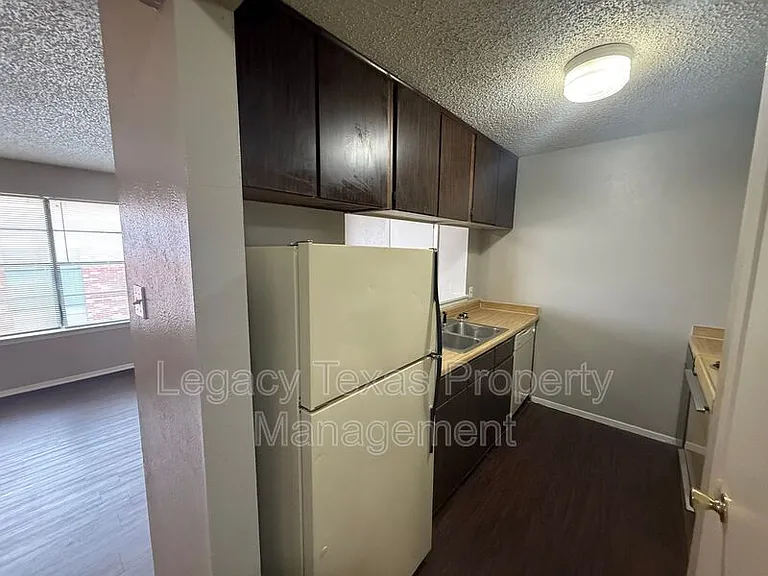 1704 Short St #C — Photo 7