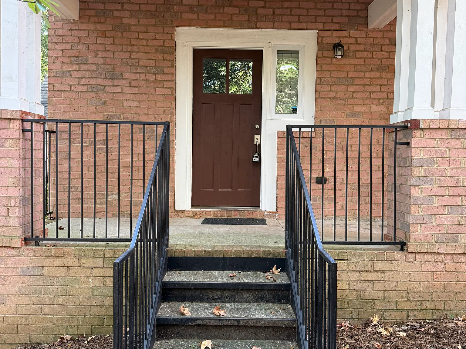 3 bed, 1296 sqft, $1,800 — Photo 1
