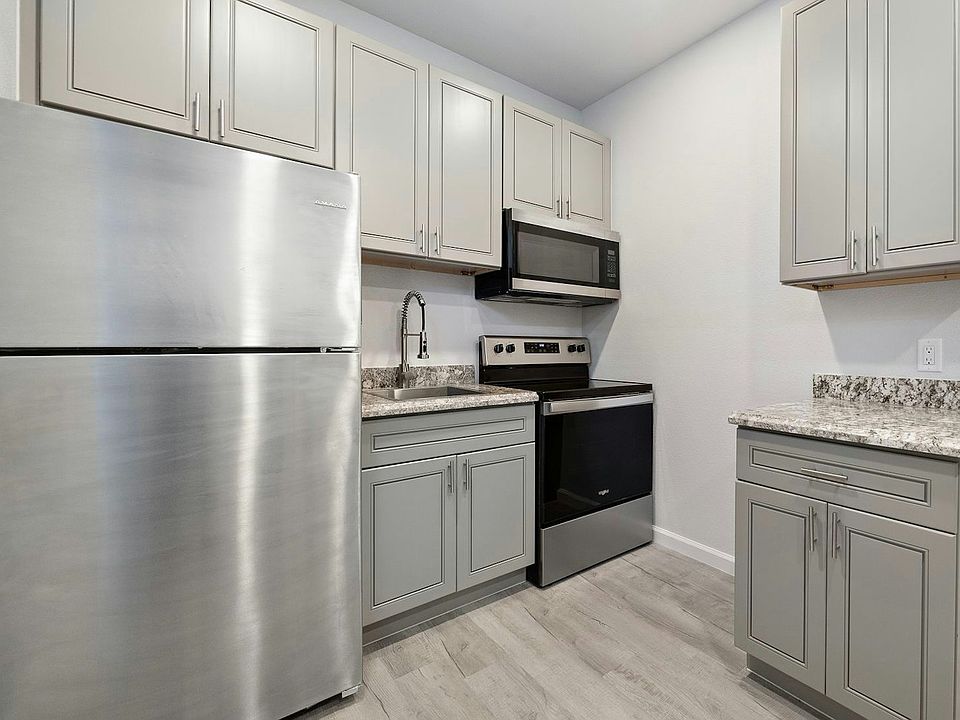 1st image of 920 Avenue L #H