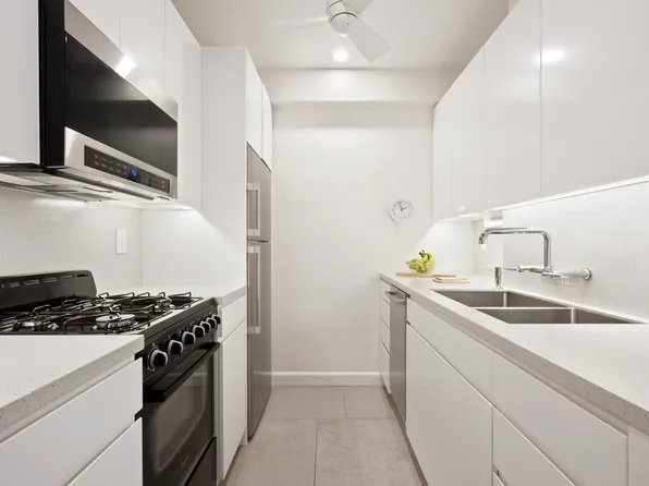 74 West 68th Street 8DE image 3 of 8