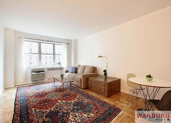 Sold by Warburg | media 17