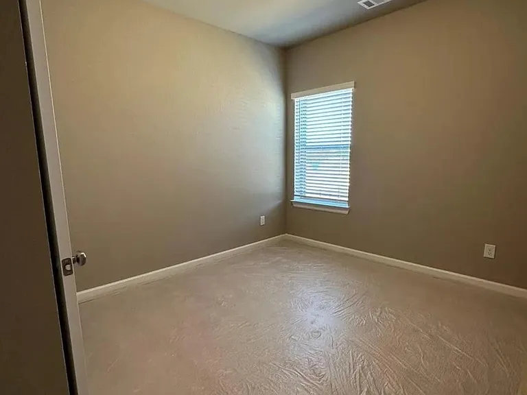 2525 Four Roses Dr — Photo 18