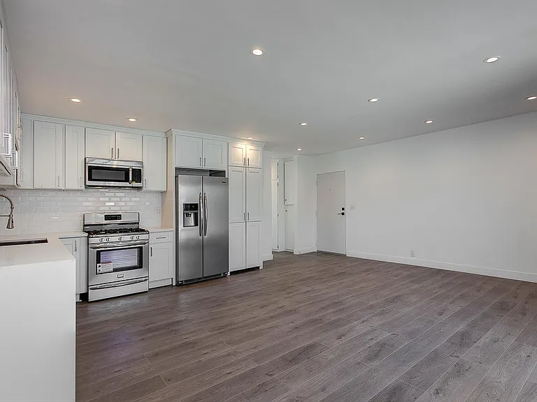 2827 S La Brea Ave #18 — Photo 5