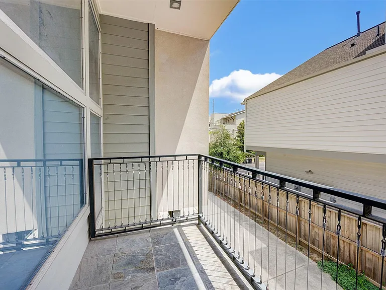 1515 Crockett St — Photo 18