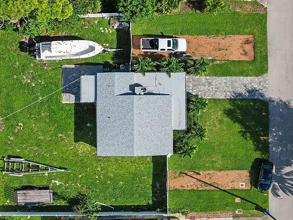4th image of 3761 NE 14th Avenue