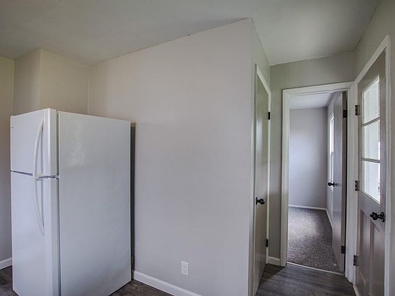 3rd image of 36 Myrtle Dr
