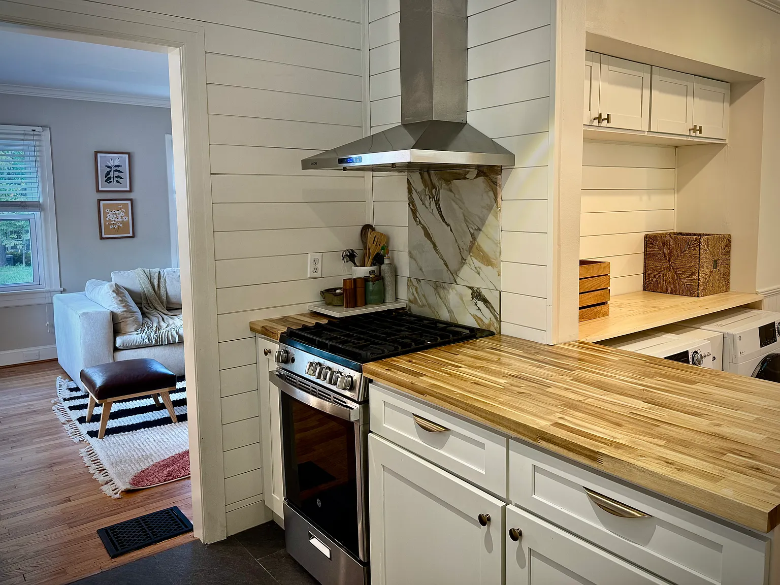 2104 Maplewood Dr — Photo 4
