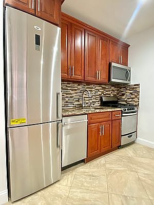5th image of 605 Gates Ave #1A1