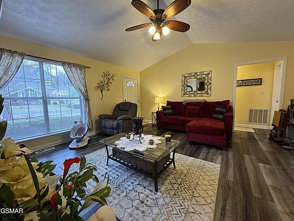 3rd image of 628 Broadview Dr