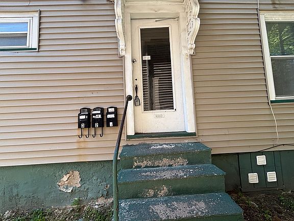 5th image of 194-198 Charlotte St #1