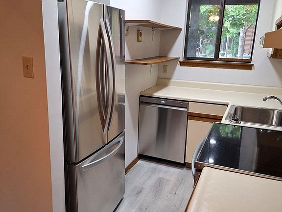 2nd image of 519 Wales Ct #519